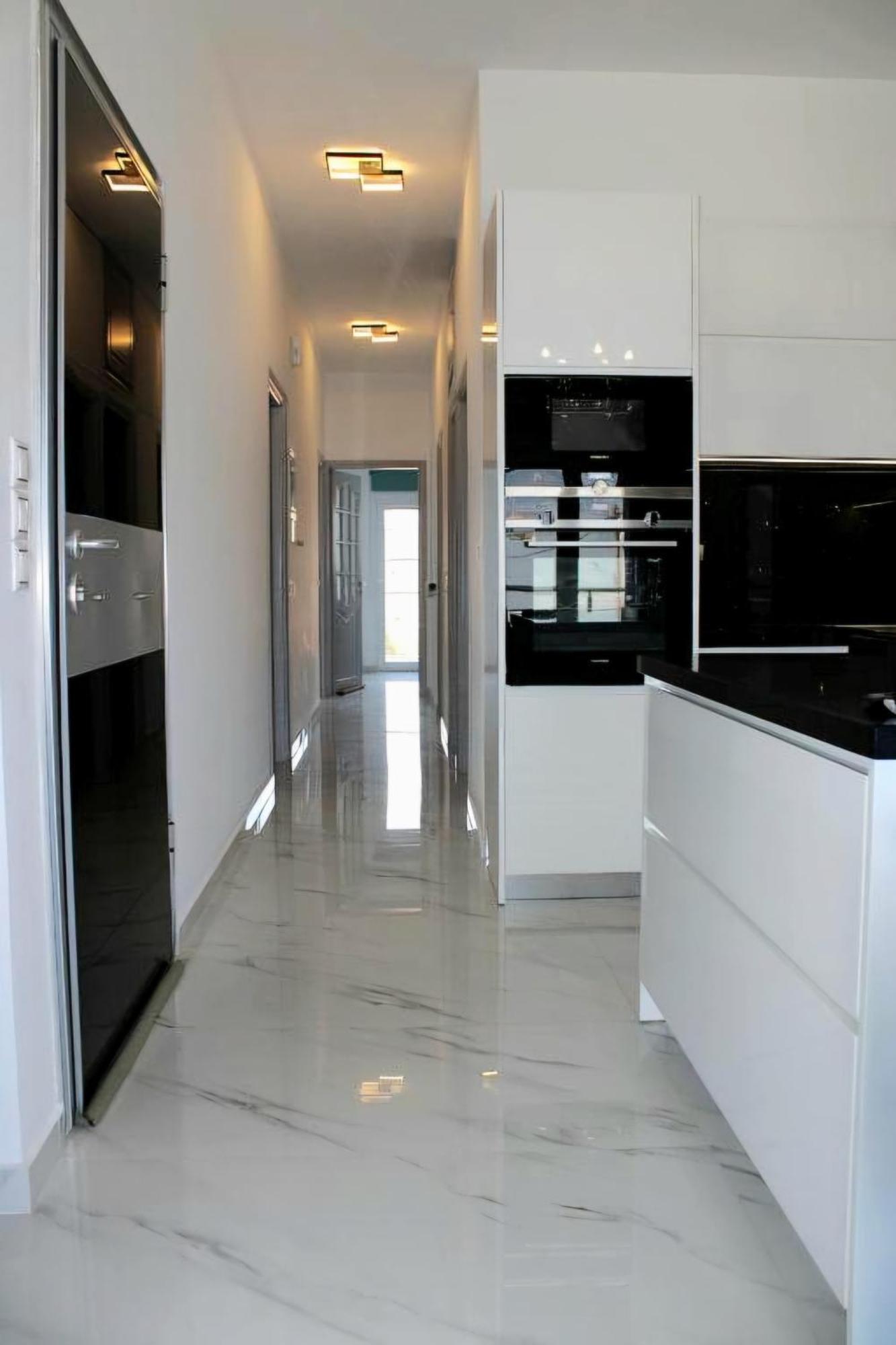 Daire Black & White Seaside House Kalamia Corinth